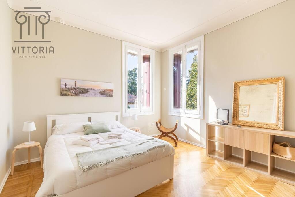 Vittoria Apartments: Viale Dante Виченца Экстерьер фото